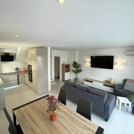 Orange Tree - Stylish 2 Bedroom In Old Village *