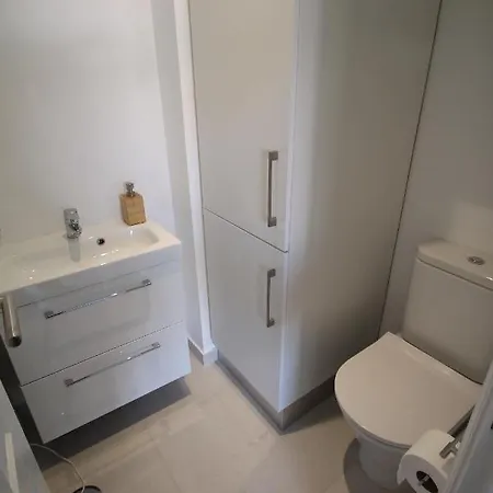 Orange Tree - Stylish 2 Bedroom In Old Village Apartment *