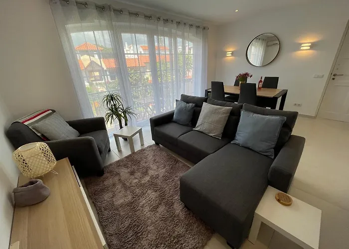 Orange Tree - Stylish 2 Bedroom In Old Village Apartment *