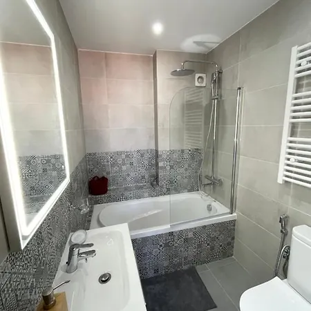 Orange Tree - Stylish 2 Bedroom In Old Village فيلامورا