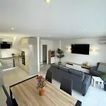 Orange Tree - Stylish 2 Bedroom In Old Village *