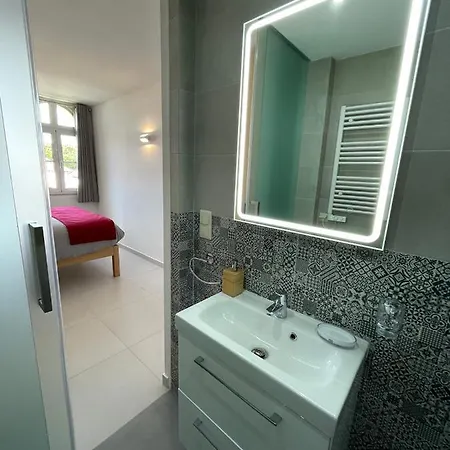 Orange Tree - Stylish 2 Bedroom In Old Village Apartment *
